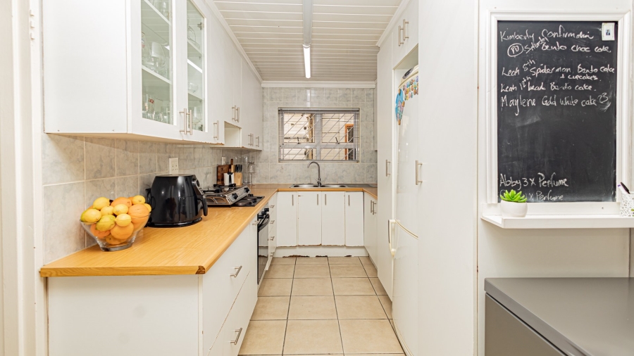 3 Bedroom Property for Sale in Westridge Western Cape